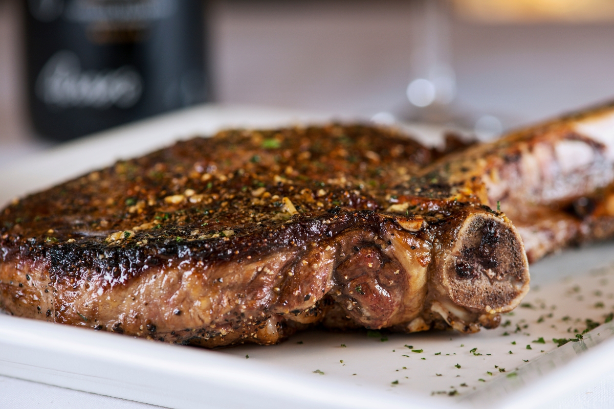 Bone-In Tomahawk Ribeye